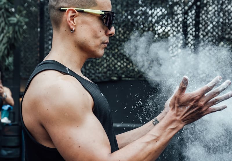 El talco ayuda a evitar irritaciones y funciona igual que en las pompis de los bebés, cuando los mudamos. Ayuda a mantener la piel fresquita. | Foto: Befunky