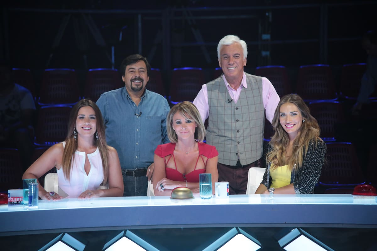 Parte del elenco y jurado de "Talento Chileno".