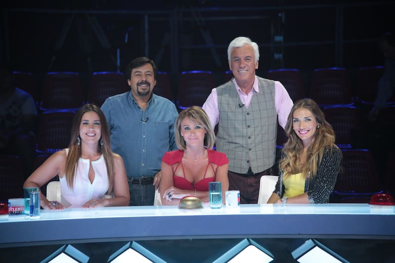 Parte del elenco y jurado de "Talento Chileno".