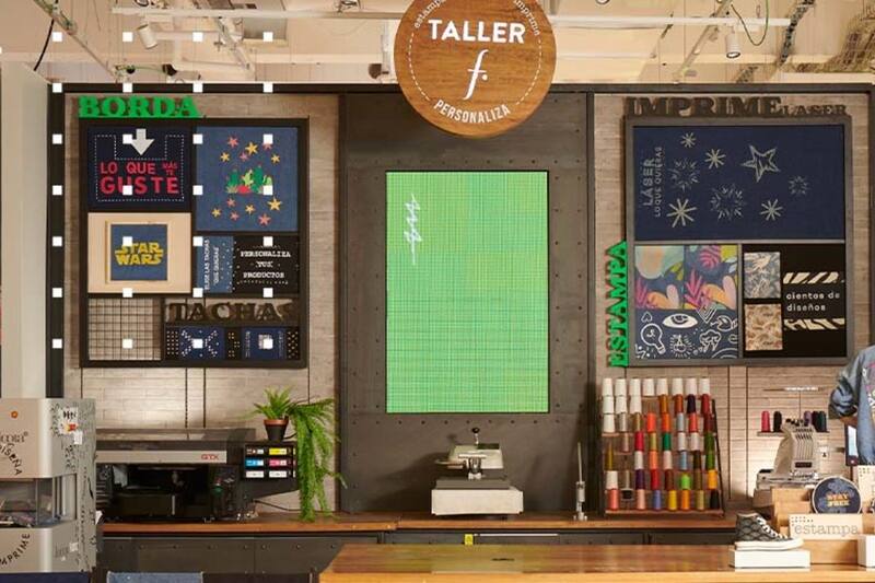 Puedes personalizar y reparar uniformes escolares en Taller F. Créditos: Falabella.