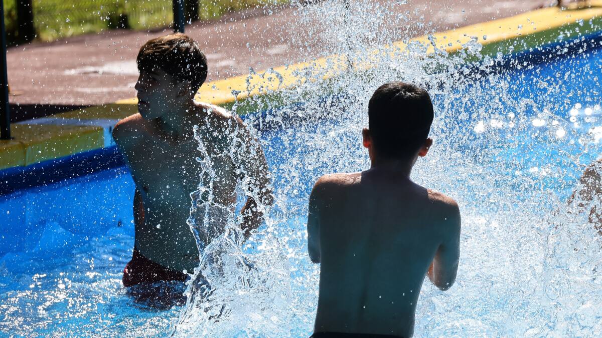 Municipalidad de San Bernardo ofrece talleres de natación gratuitos este verano: Así puedes participar