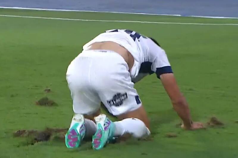 El errado festejo de Ramón Sosa de Talleres, ante Rosario Central.