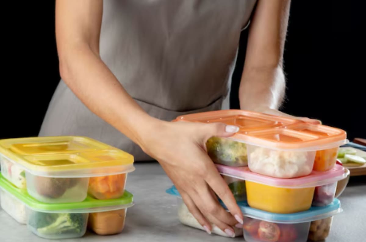 Ni vinagre ni bicarbonato: Esta es la manera correcta de lavar los pocillos plásticos