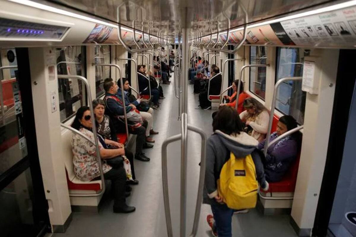La tarjeta te permite viajar en el Metro de Santiago. Créditos: ATON