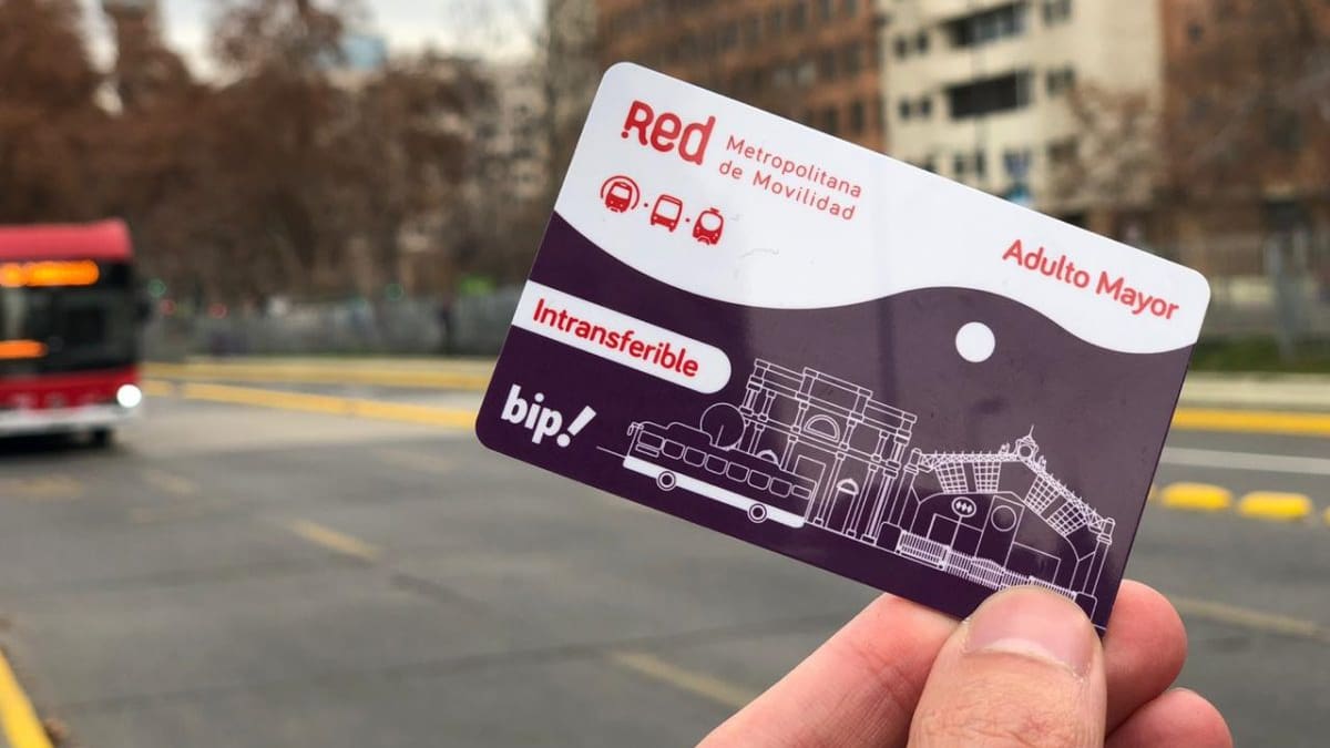 Tarjeta Bip! Adulto Mayor: El beneficio que permite viajar por solo $390 en el transporte público de Santiago
