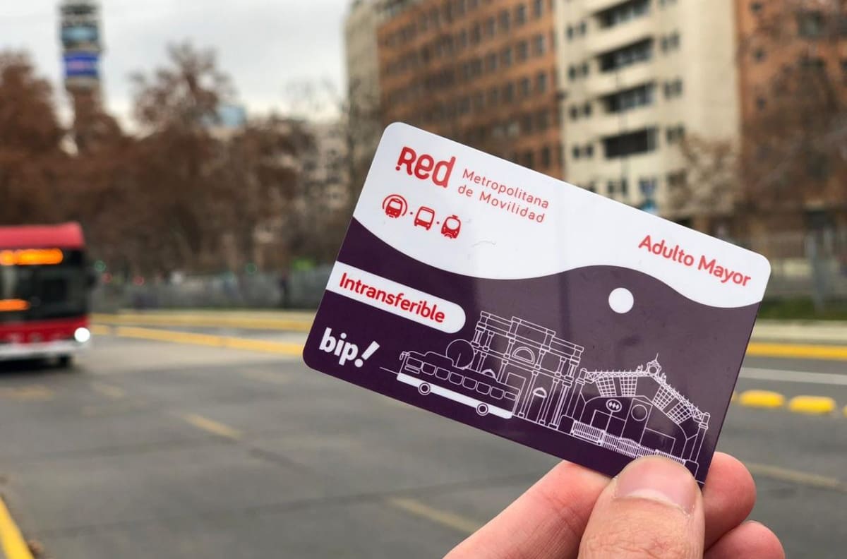 Tarjeta Bip! Adulto Mayor: El beneficio que permite viajar por solo $390 en el transporte público de Santiago