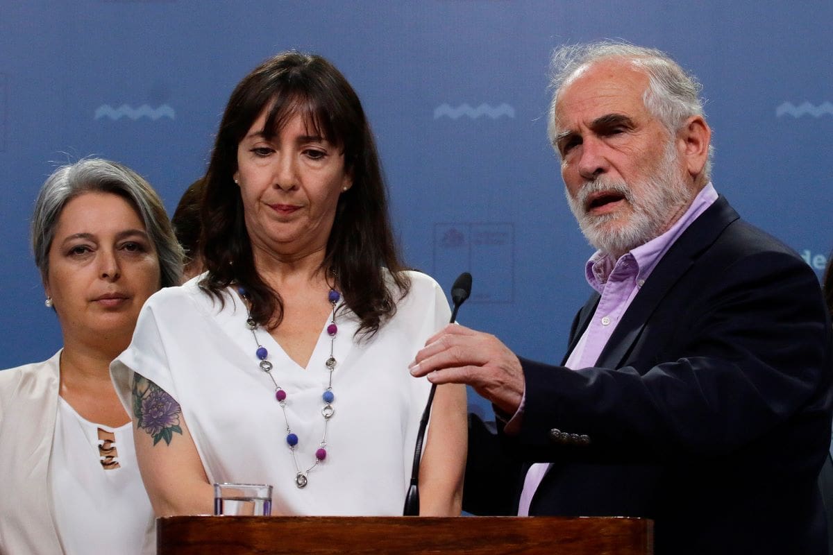Tras conocerse los últimos antecedentes, diputados del Partido Republicano exigieron al presidente Boric que solicite la renuncia de Montes.