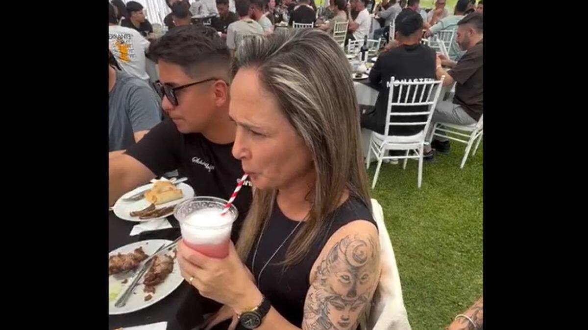 VIDEO | “¡Riquísimo!“: DT de Colo Colo probó por primera vez el terremoto y este fue su veredicto