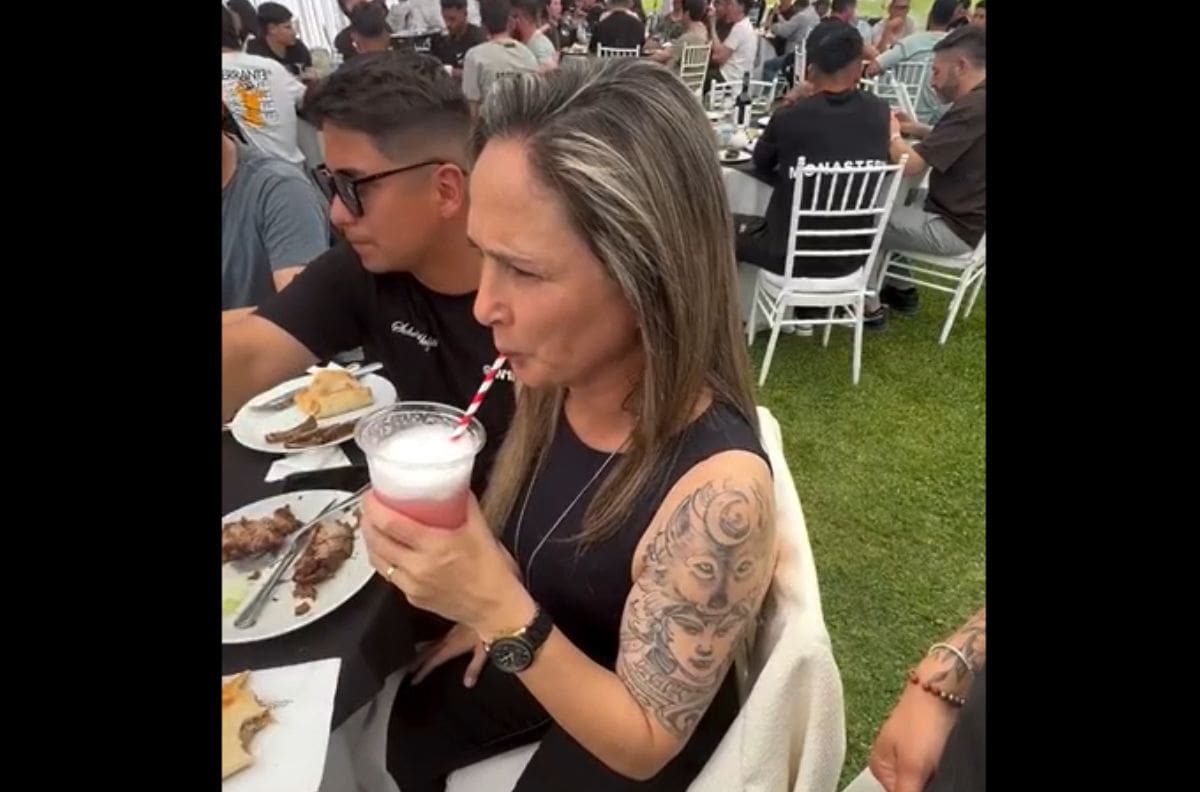 VIDEO | “¡Riquísimo!“: DT de Colo Colo probó por primera vez el terremoto y este fue su veredicto