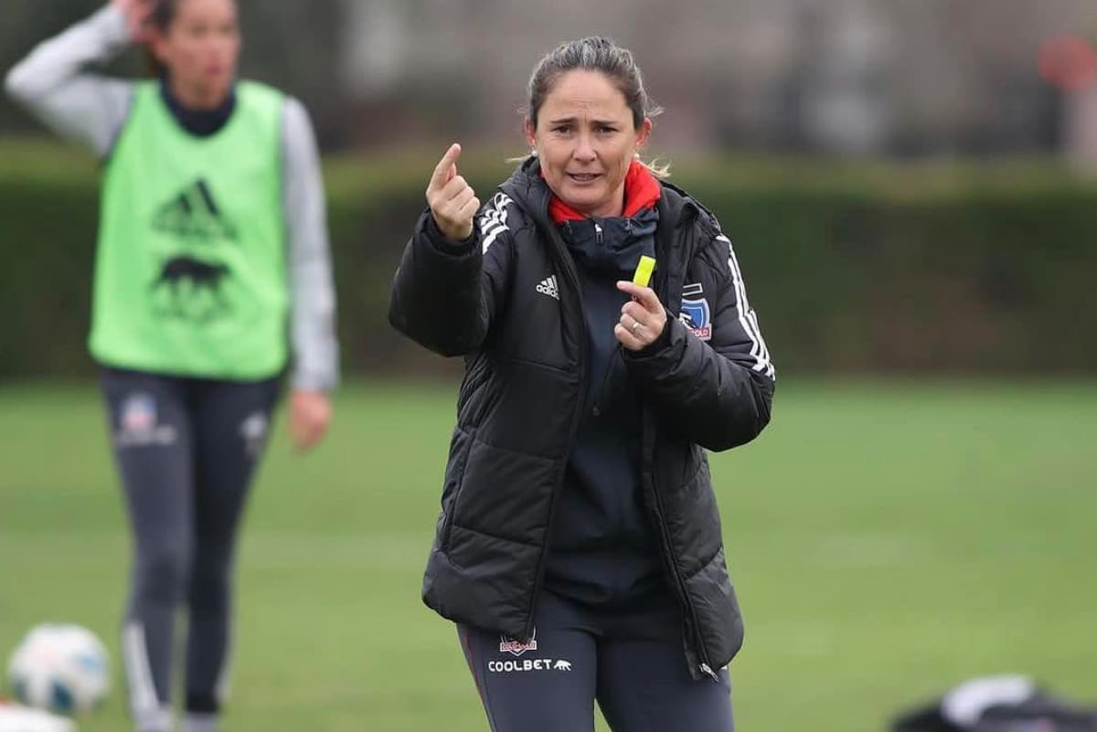 La entrenadora brasileña sueña en grande con Colo Colo para la próxima Copa Libertadores.