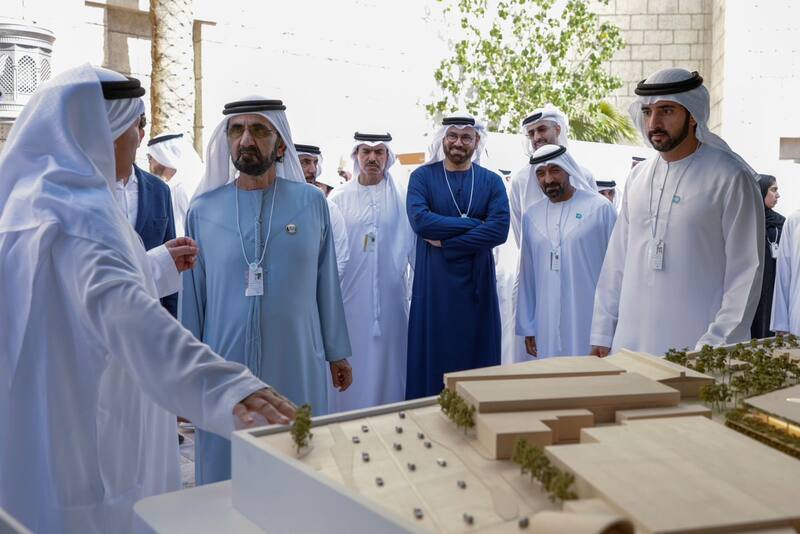 Autoridades aprobando los diseños de las estaciones de taxis voladores. Créditos: @HHShkMohd