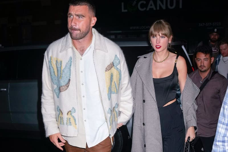 La pareja no tuvo la mejor noche tras la derrota de los Kansas City Chiefs. Créditos: CNN.