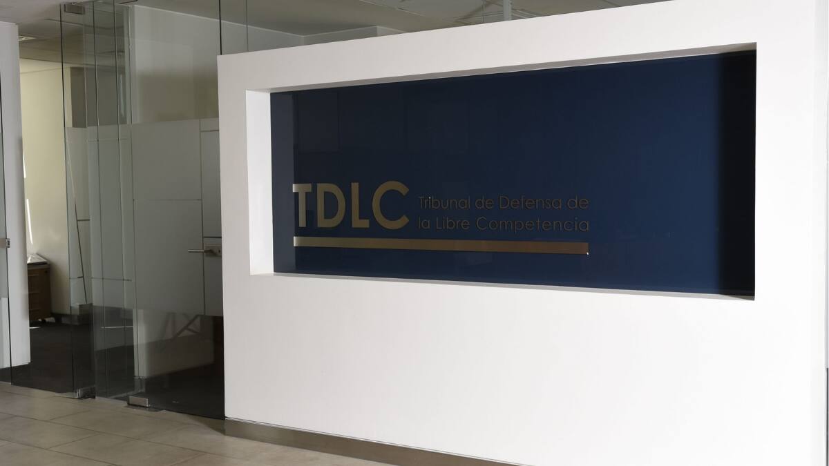 Dos bancos en Chile son condenados por malas prácticas: deberán pagar multa de casi $5.000 millones