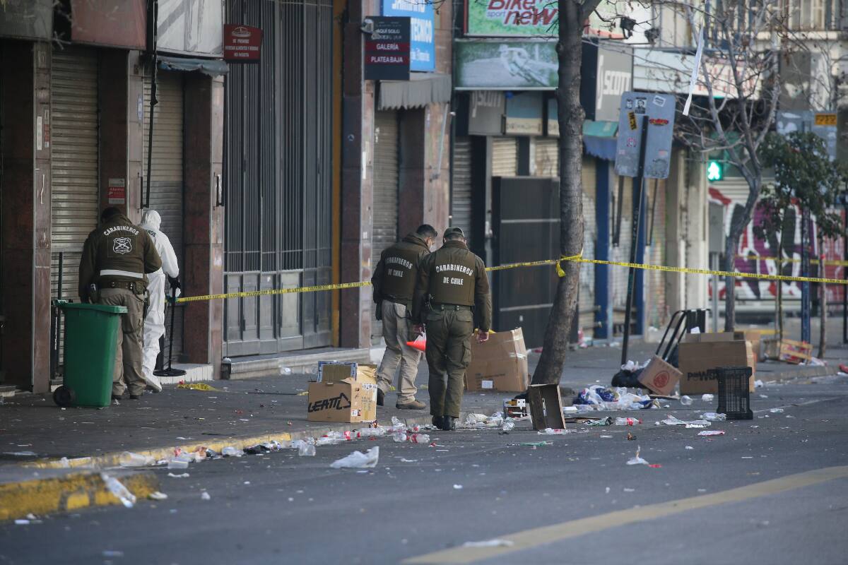 El policía estaba ejerciendo labores como seguridad privada junto con otros dos uniformados, cuando recibió un impacto mortal por parte de uno de sus compañeros a las afueras del recinto.