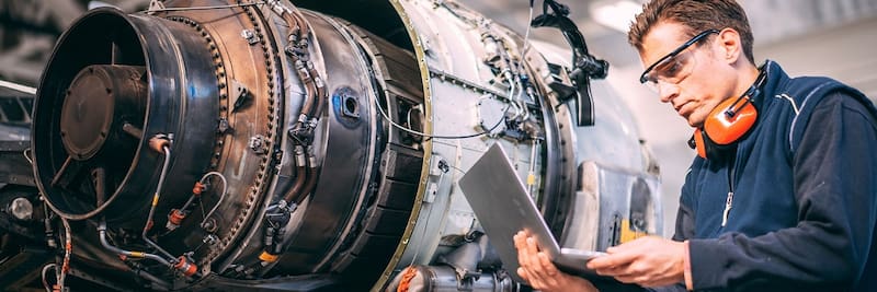 Los técnicos aeronáuticos pueden llegar a ganar aproximadamente 9.000 dólares mensuales en Estados Unidos. Créditos: Universidad Técnica Federico Santa María.