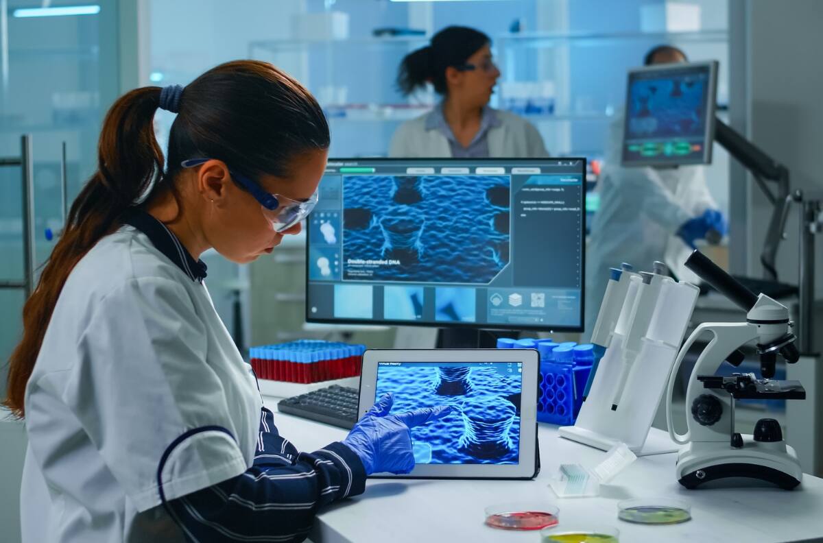 Sueldos desde $1.400.000 y empleabilidad sobre 90%: las 10 mejores universidades para estudiar tecnología médica en Chile