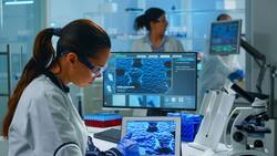 Sueldos desde $1.400.000 y empleabilidad sobre 90%: las 10 mejores universidades para estudiar tecnología médica en Chile