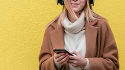 ¿Tienes una canción pegada y no sabes cuál es? Así puedes buscarla solo tarareando