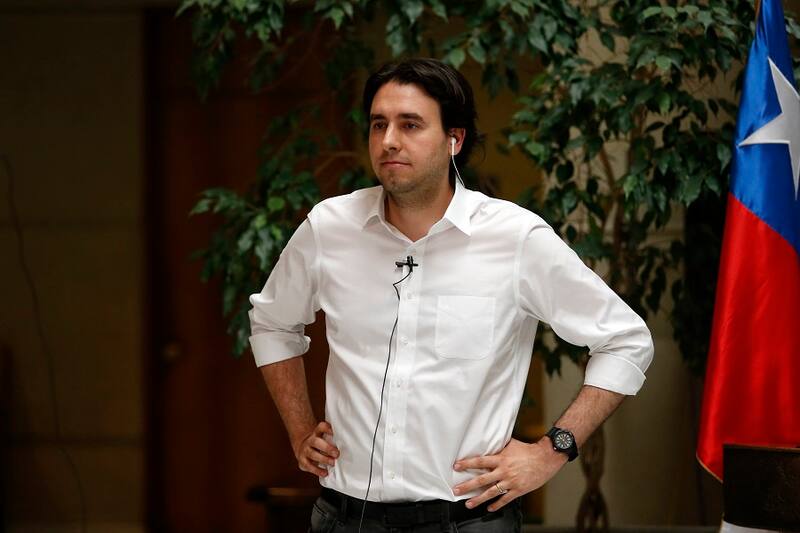 Valparaiso, 27 de noviembre 2019
El diputado Vlado Mirosevic es fotografiado en la Camara de Diputados.
Raul Zamora/Aton Chile
