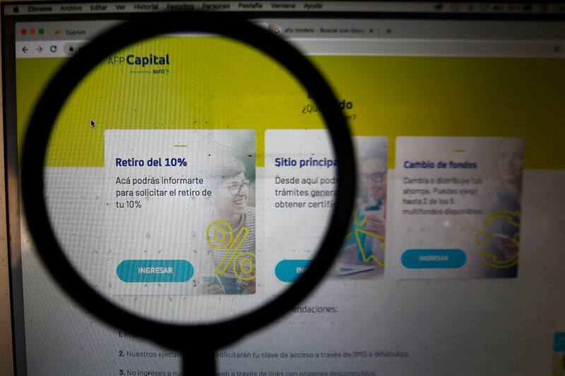 Santiago, 30 de julio 2020
Temáticas de retiro de fondos de pension. Este jueves a partir de las 9 horas se pueden hacer las solicitudes para retirar fondos de las AFP
Marcelo Hernandez/Aton Chile