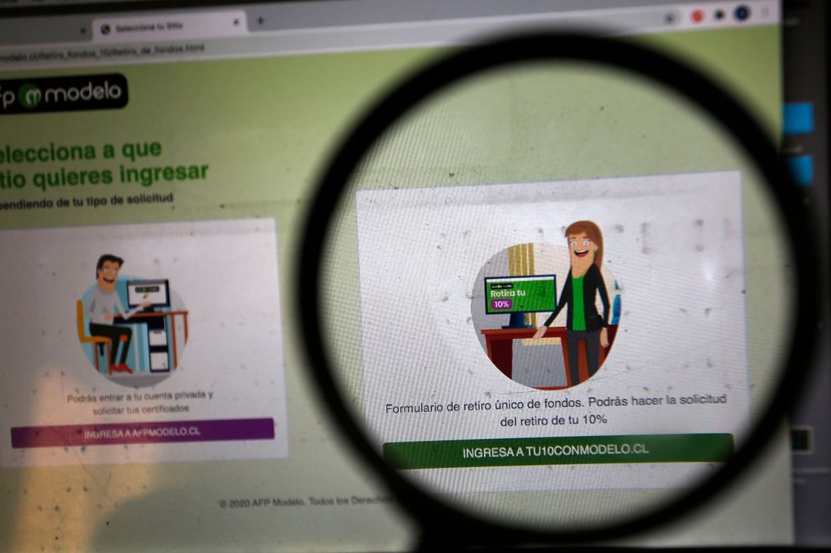 Santiago, 30 de julio 2020
Temáticas de retiro de fondos de pension. Este jueves a partir de las 9 horas se pueden hacer las solicitudes para retirar fondos de las AFP
Marcelo Hernandez/Aton Chile