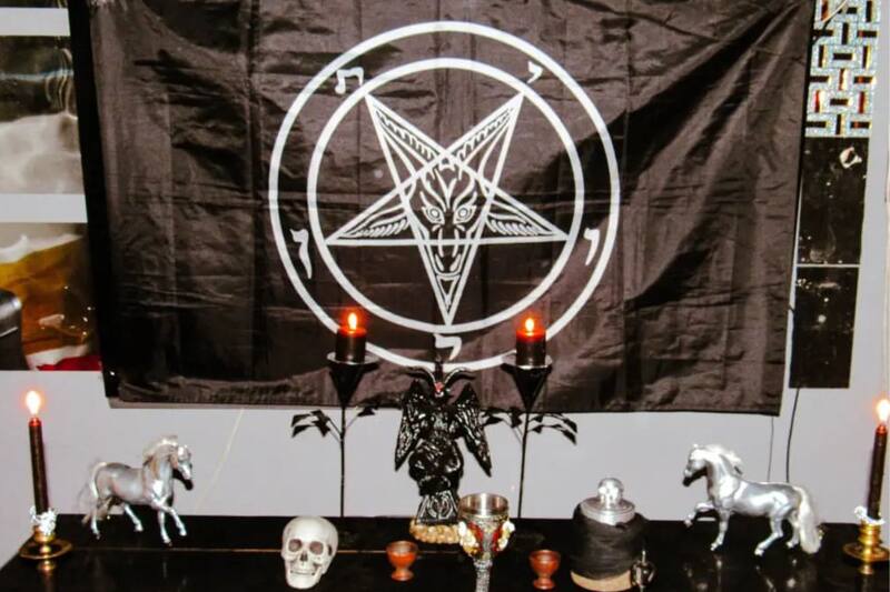 Una parte importante en la práctica del satanismo son los simbolismos, que son la base de varios de sus rituales.