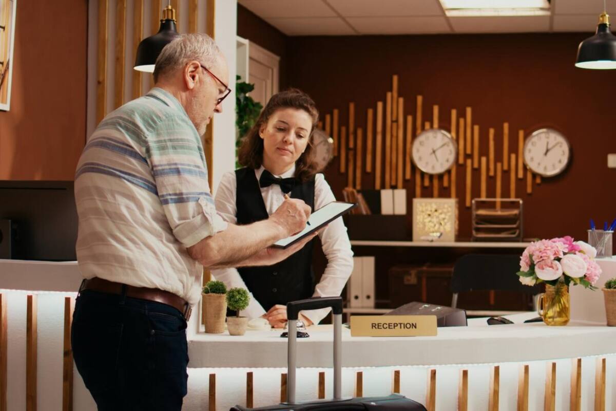 Los recepcionistas que saben inglés, en promedio, pueden incrementar sus sueldos hasta un 30%.