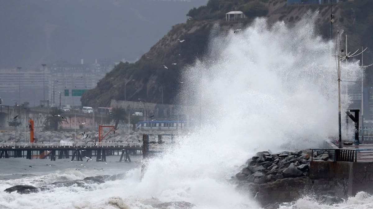 Alerta: Tormentas eléctricas, marejadas y hasta 100 mm de lluvia en Valparaíso y Viña