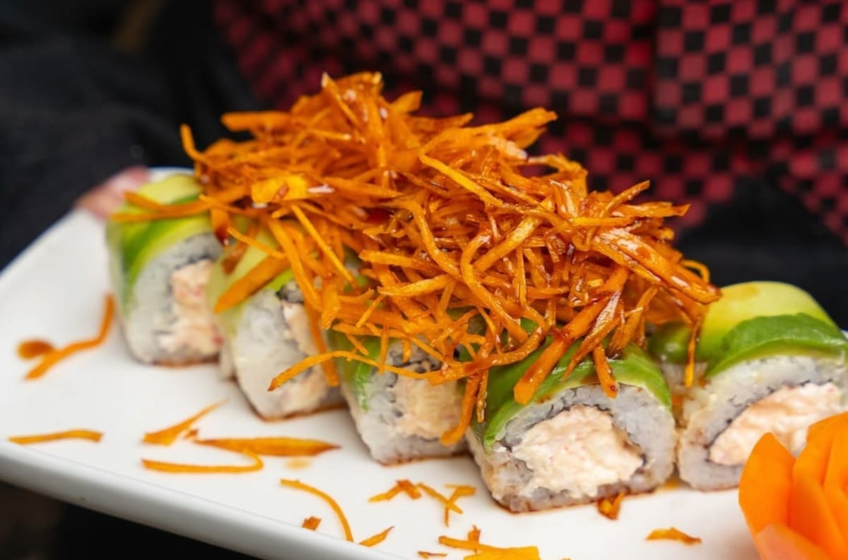 Con descuento para el cumpleañero: el delicioso tenedor libre de comida china, sushi y carnes que conquista en Santiago con sus 3B