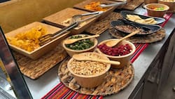 Si te gradúas en 2025, puedes comer GRATIS en este tenedor libre de Santiago