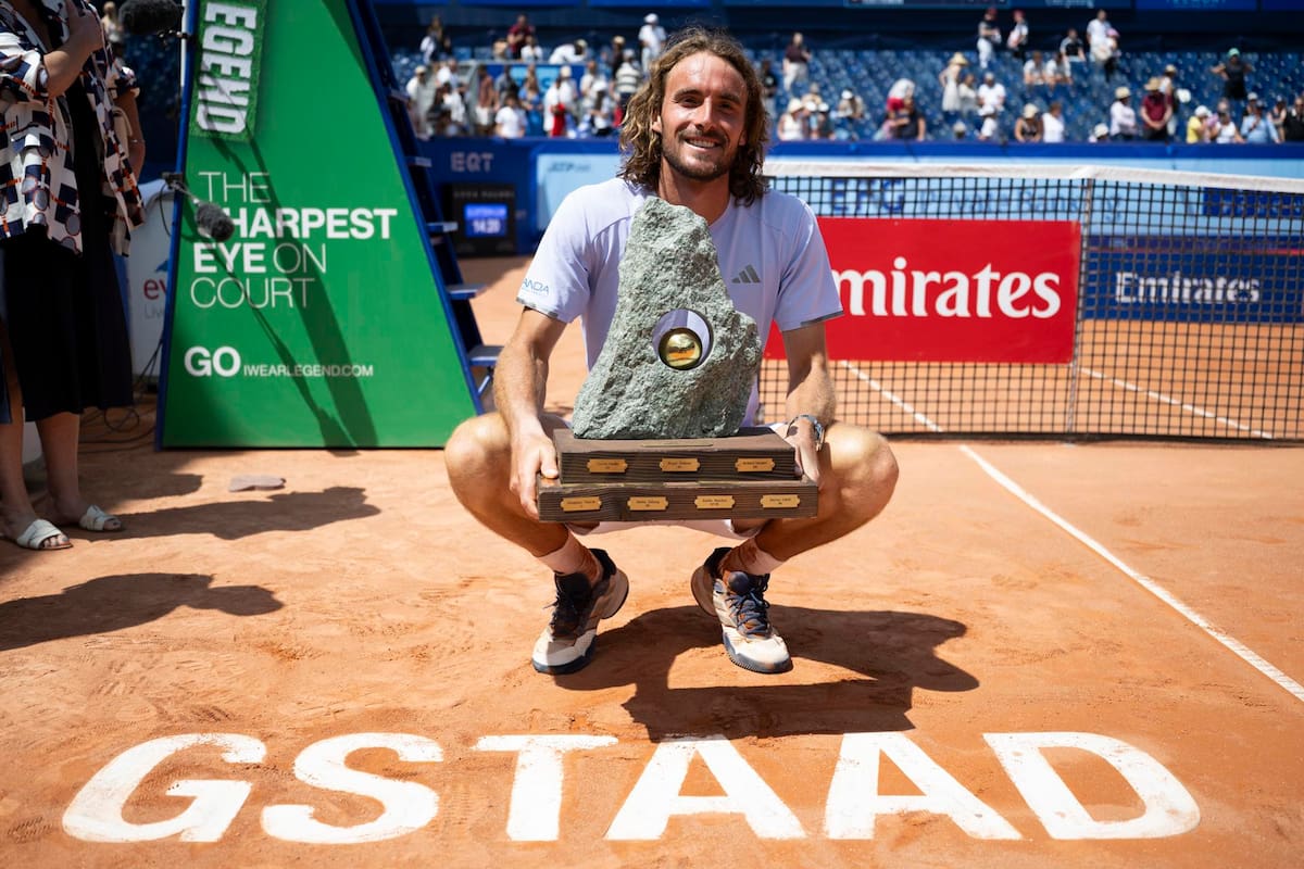 Stéfanos Tsitsipás festeja el título en Gstaad. Foto: EFE