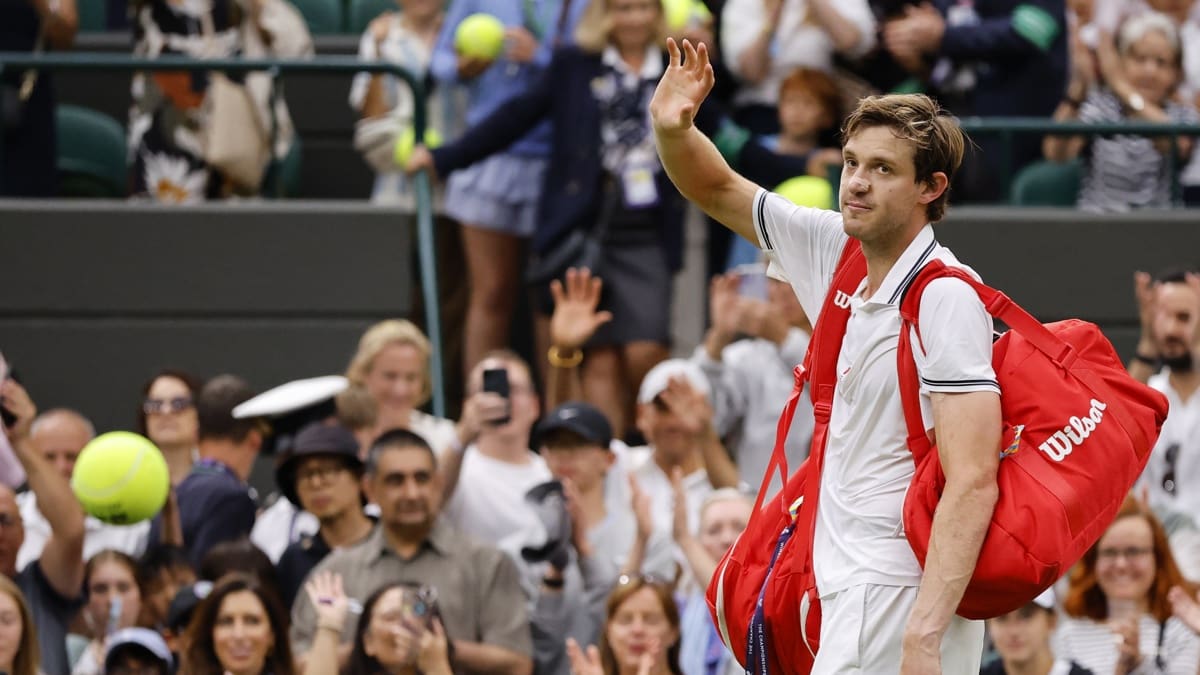 Nico Jarry se baja de Wimbledon: anuncia que no podrá volver a competir por persistentes molestias en el codo