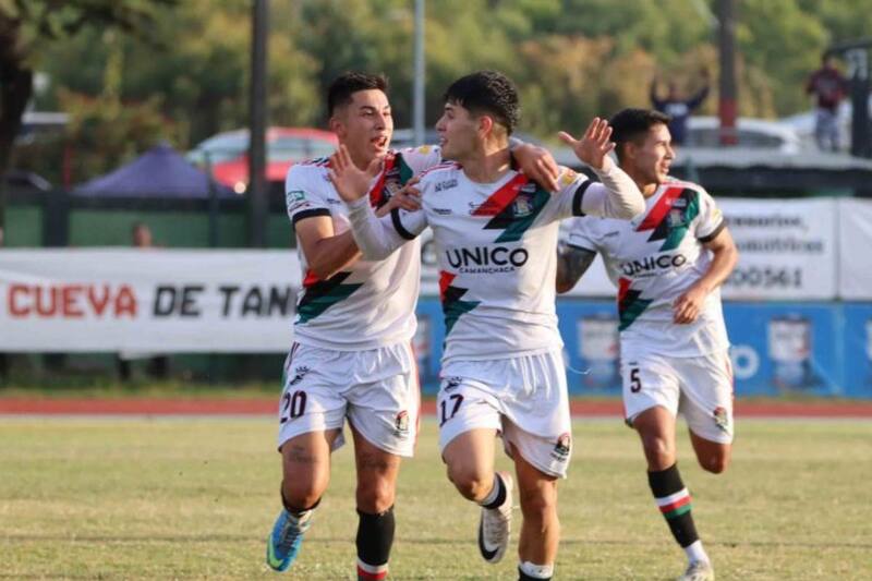 Darwin Manríquez marcó un golazo en el triunfo de Lota Schwager. Foto: Diario Concepción.