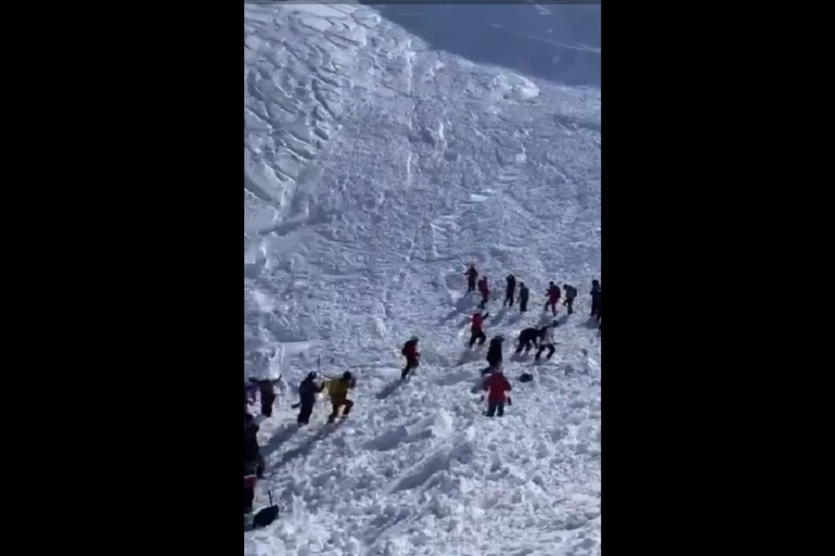Avalancha provoca operativo por posibles esquiadores atrapados. Créditos: @INF0SCHILE