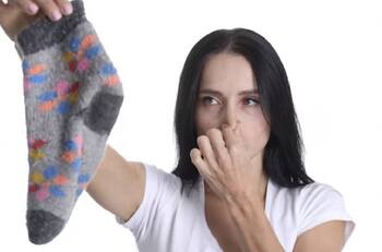 Acaba con el mal olor de pies con este sencillo ingrediente de cocina