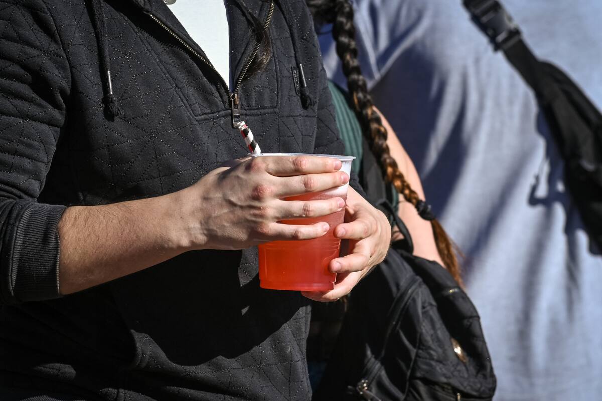 Hay dos versiones de esta bebida típica chilena que no incluyen alcohol. Créditos: Jose Veas/Aton Chile.