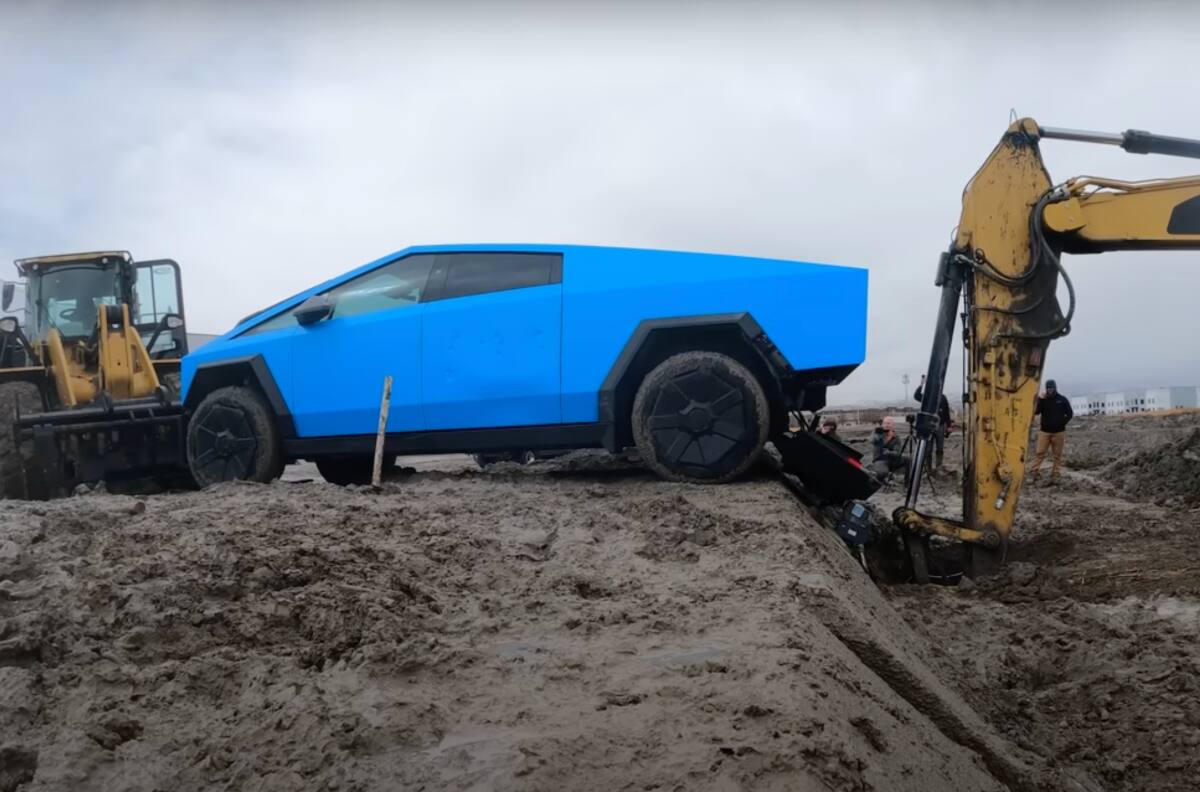 Una Tesla Cybertruck se rompe en una prueba de arrastre y ponen en duda sus capacidades