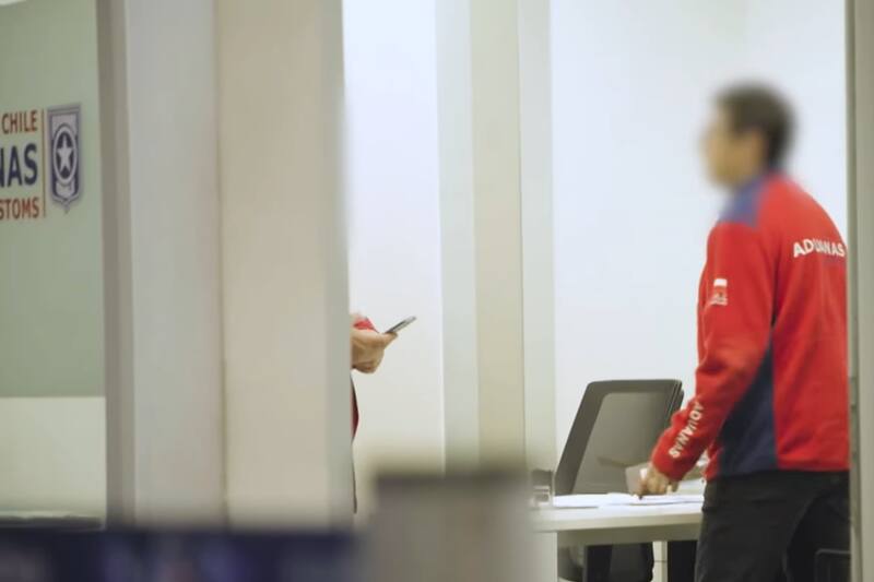 El programa policial de Mega se dedica a investigar distintos delitos que ocurren tanto en los sectores fronterizos del país como en sus principales aeropuertos. Crédito: Captura de pantalla - Mega