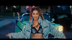 Thalía estrena nueva canción y su nombre despertó las burlas entre sus seguidores chilenos