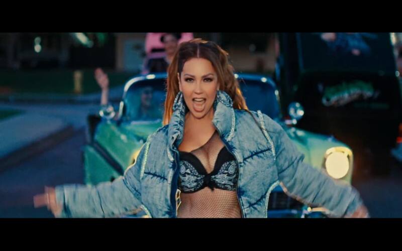 Thalía saca risas con la letra de su tema "Choro"