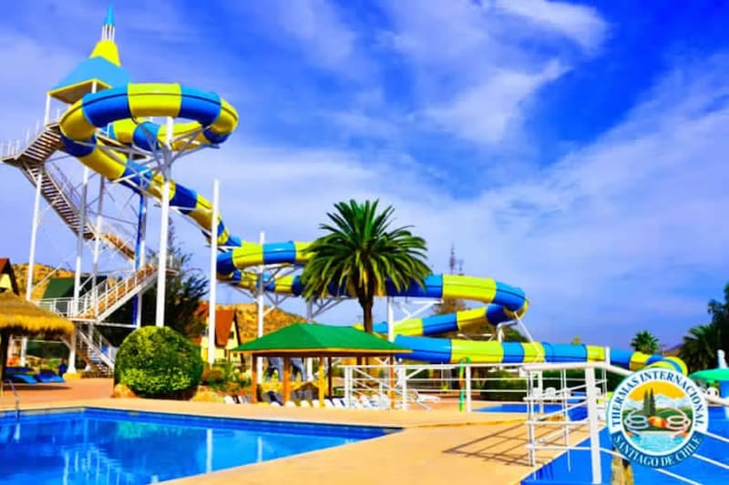 Este destino se ubica dentro de la RM y asolo 50 minutos del centro de Santiago. Foto: Thermas Internacional.