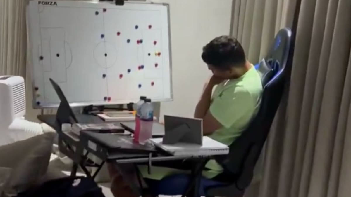 VIDEO | Tomó la pizarra: Thiago Silva ya prepara su futuro como DT