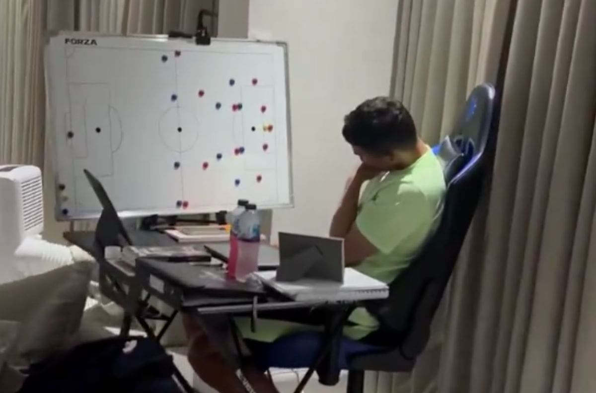 VIDEO | Tomó la pizarra: Thiago Silva ya prepara su futuro como DT