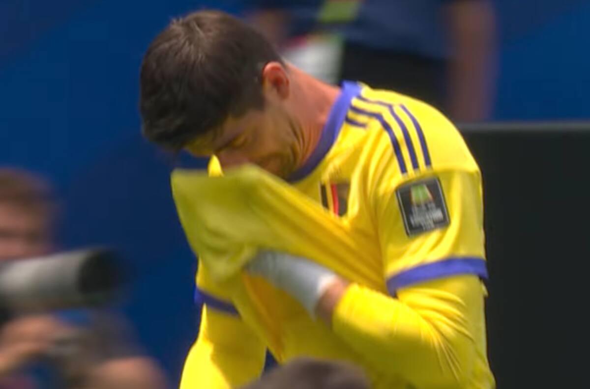 VIDEO | Lamentable: Courtois no pudo seguir y abandonó entre lágrimas el partido frente a España