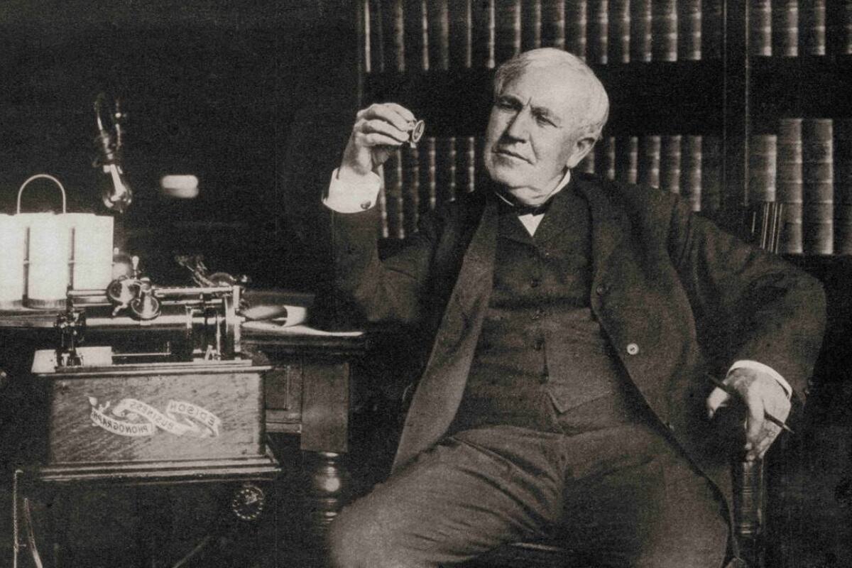 Revisa las efemérides de hoy.