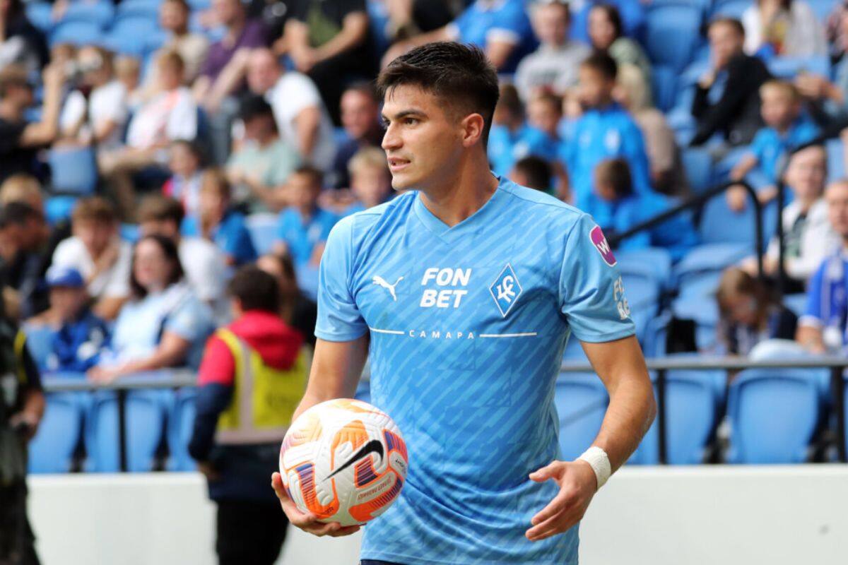 Thomas Galdames jugando por el Krylia Sovetov en Rusia