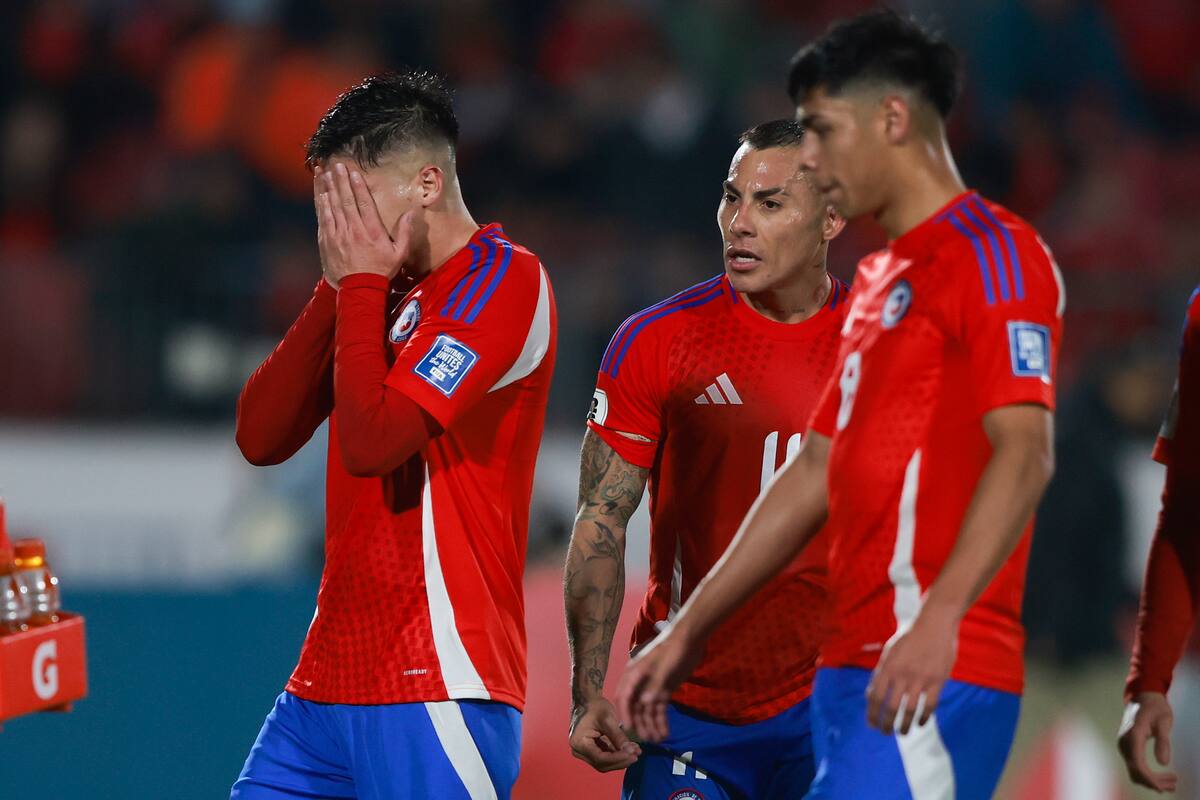 con la Selección Chilena en el Estadio Nacional.