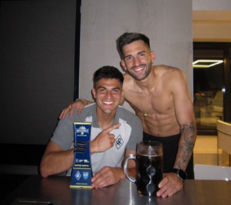 El zaguero chileno dedicó emotiva despedida al extremo argentino, quien arribará al Vasco da Gama para ser competencia de Jean Meneses. Foto: Telegram Thomas Galdames.