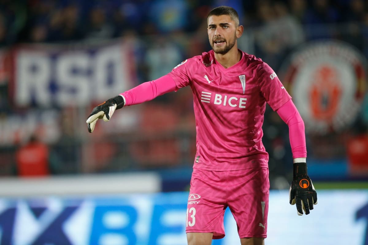 Portero de la UC. Foto: Agencia Aton.