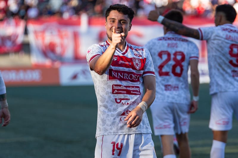 El volante deja el fútbol chileno. Foto: @fotografia.mgm y @thomas_jm22 en Instagram.